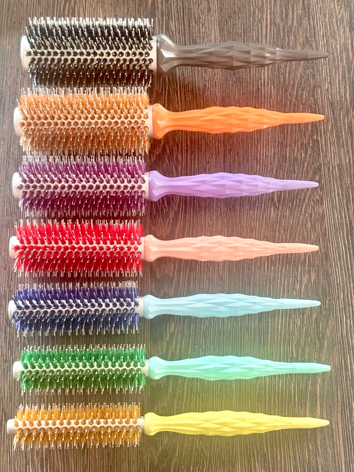 Wooden handle round brushes