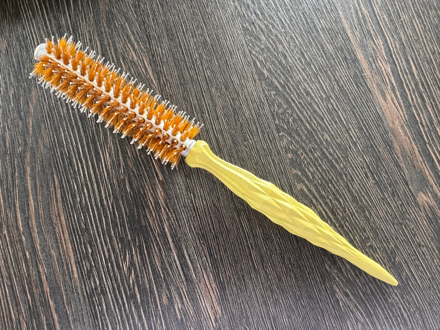 Wooden handle round brushes