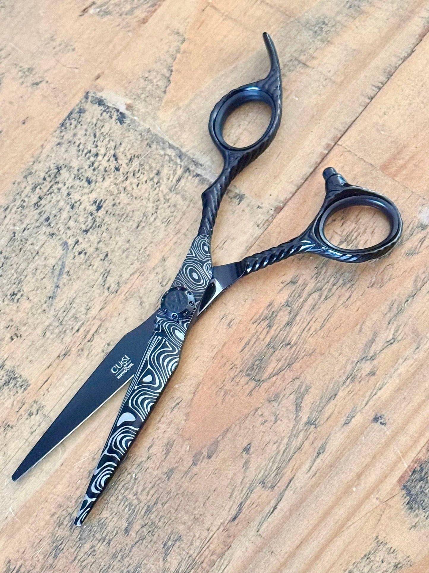 yoiscissors Hairdressing Scissors 5.75 scissor only Cussi Swirl
