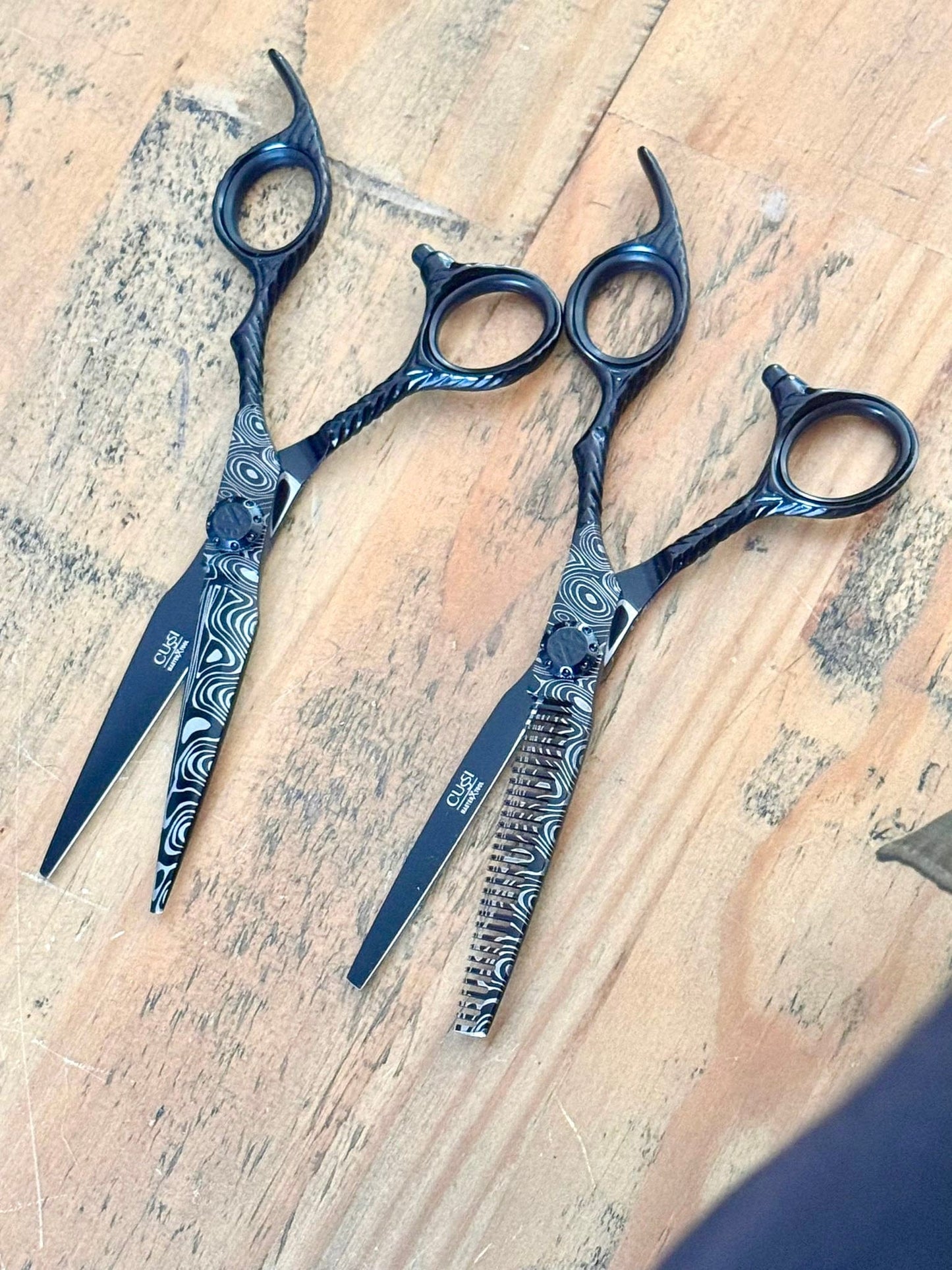 yoiscissors Hairdressing Scissors Cussi Swirl