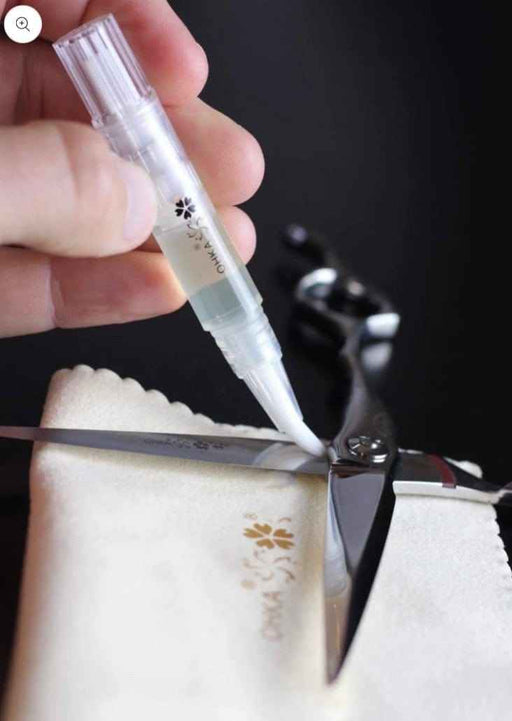 Scissor oil pen and cloth